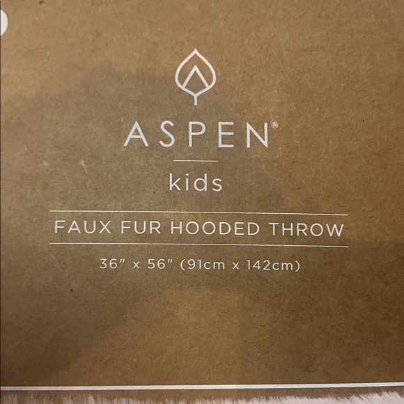 Aspen Kids Pink Faux Fur Hooded Throw - Picture 3 of 3